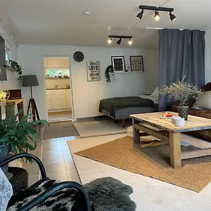 Cozy Studio With Garden Access , Malmö Sverige